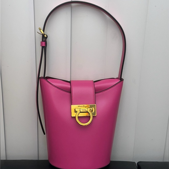 Salvatore Ferragamo Handbags - Authentic Salvatore Ferragamo Trifolio Shoulder Leather Bag